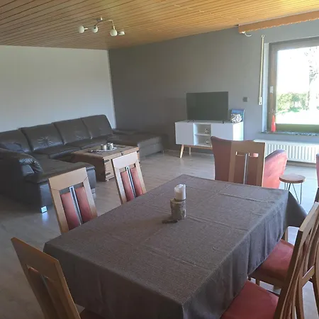 Grosses Eifel - Haus Hubertz דירה